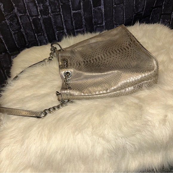 Michael Kors FRANKIE Embossed
Leather Glossy Silver Metallic Python
Bucket Bag - Picture 12 of 16